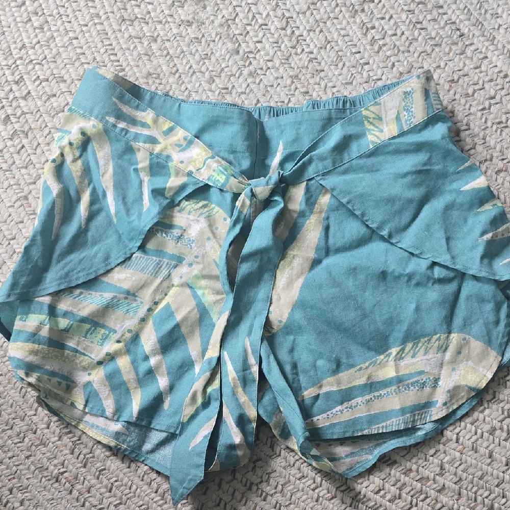 Patagonia Teal and Cream Patterned High Waist Shorts